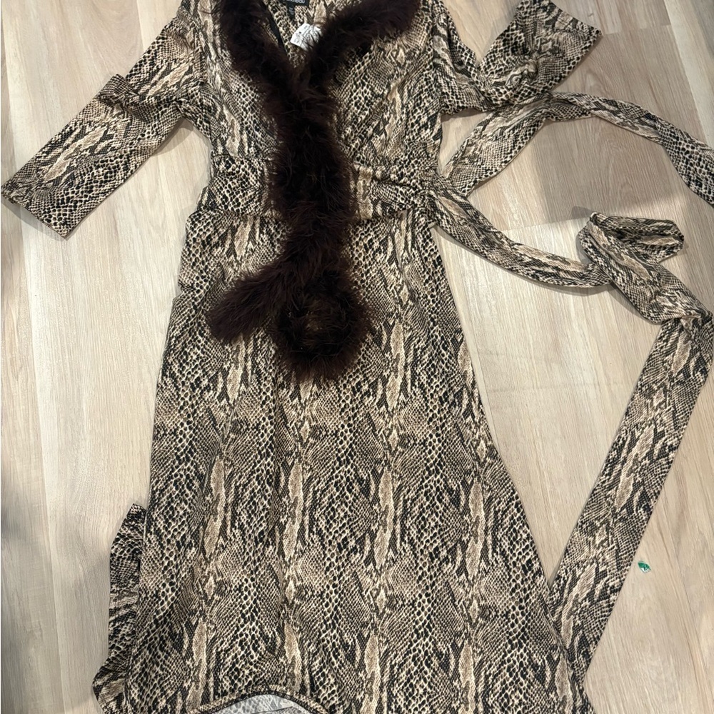 Le Chateau Snakeskin Robe with Faux Fur - Picture 2 of 9